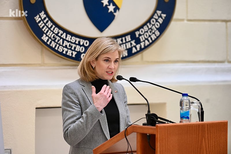 Austrijska ministrica o Dodiku: “Sve više je izolovan, igra se vatrom”
