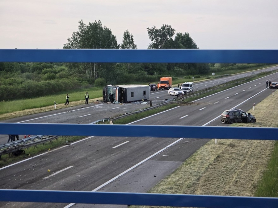 NOVI DETALJI SA AUTOCESTE A3: U teškoj saobraćajnoj nesreći učestvovao je autobus kompanije koja ima registrovane poslovnice u Tuzli, Živinicama, Kalesiji i Sarajevu