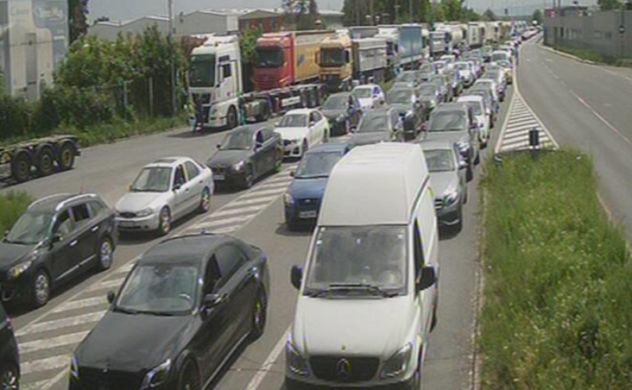 NA KRAJU PRODUŽENOG VIKENDA: Ogromne kolone vozila i višesatna čekanja na graničnim prelazima…