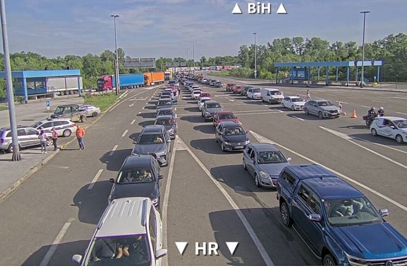 Kraj produženog vikenda: Saobraćajne gužve sa juga BiH ka unutrašnjosti i na sjevernim graničnim prijelazima