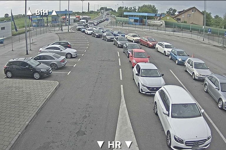 Uslovi za vožnju povoljni, na graničnim prijelazima pojačana frekvencija vozila na izlazu iz BiH