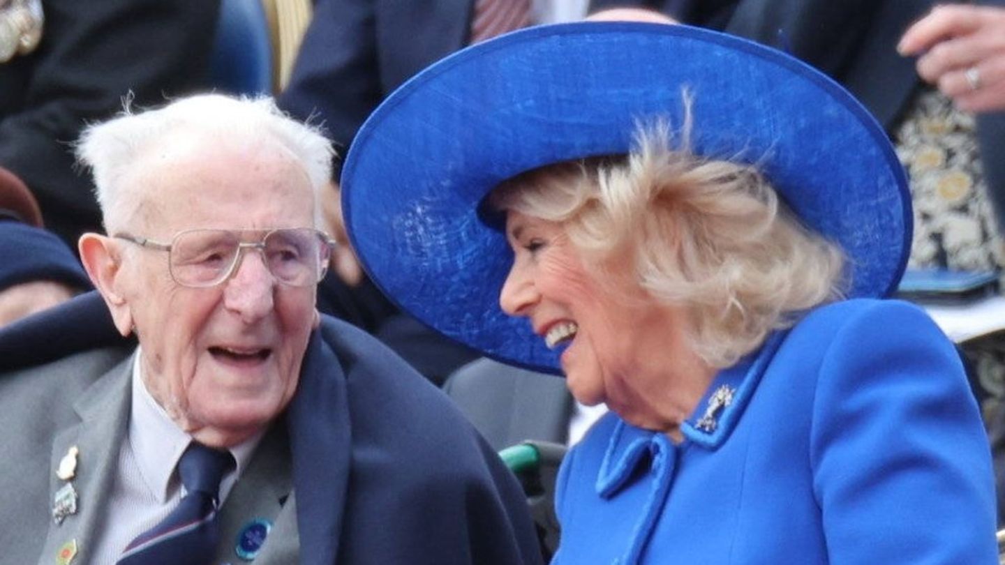 Queen Camilla na dan u Londonu: Uživa u sebi sa veteranima
