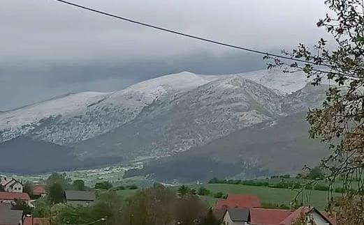 Žestoko nevrijeme pogodilo našu zemlju: Ne, nije snijeg – ovo je led zabijelio planinu u BiH