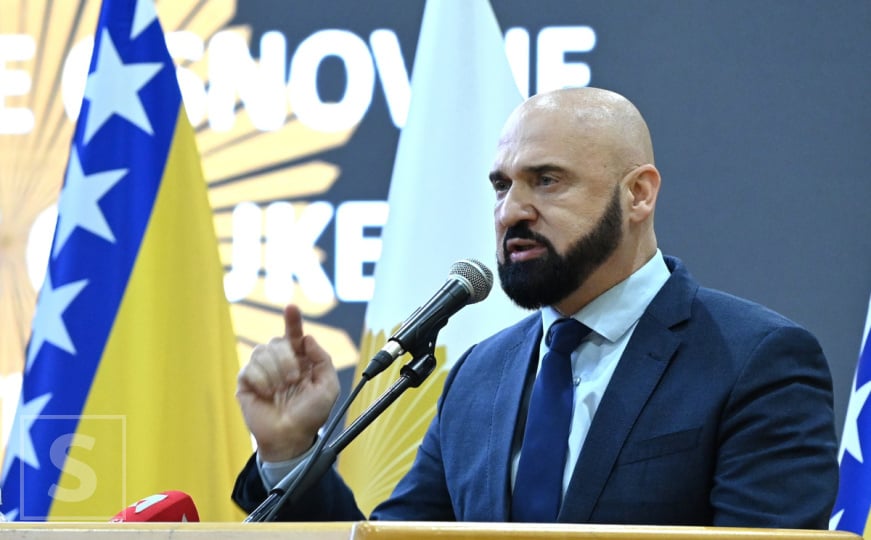 Ramo Isak dobio prijetnje smrću: ‘Ni Dodik, ni Vučić ni Putin me neće zastrašiti. Ne povlačim se’