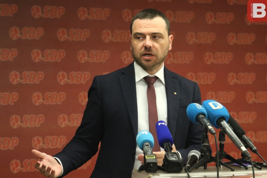 SAŠA MAGAZINOVIĆ KAŽE DA SE SUŽAVA PROSTOR: ‘HDZ zloupotrebljava krizu; Postoje dvije strane jedna je za…’