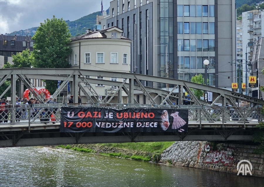 SARAJEVO DUŠOM SAOSJEĆA: U gradu osvanuo veliki transparent o ubijenoj djeci Gaze