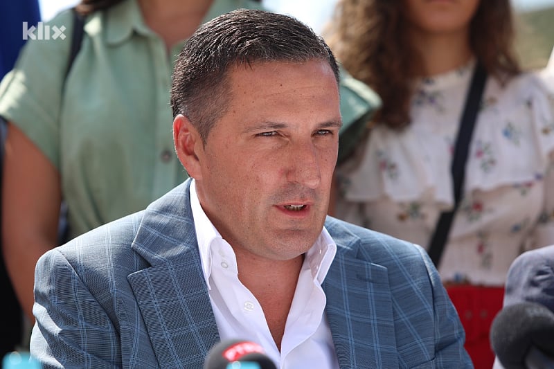 Elek: Višković je dao privatniku da gradi spa centar na stazi Jahorine, a nama oduzeo parkinge