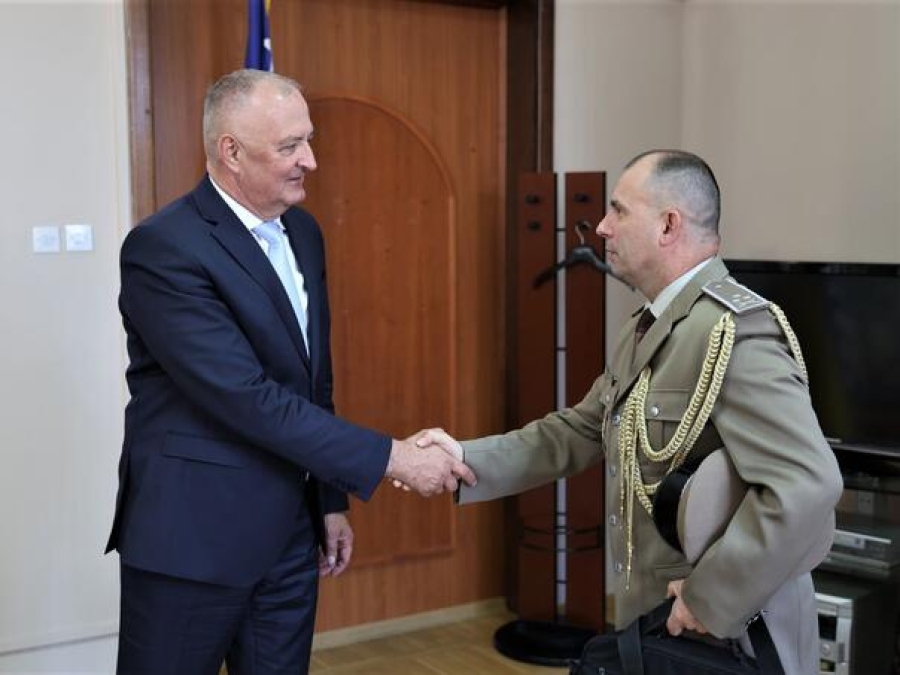 HELEZ S VOJNIM ATAŠEOM BiH U SRBIJI O INCIDENTU U KASARNI ‘KOZARA’: Zatraženo očitovanje Srbije
