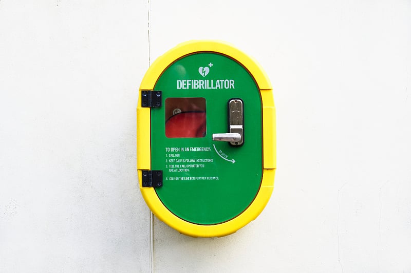 Na javnim lokacijama širom Sarajeva bit će postavljeno još 50 defibrilatora