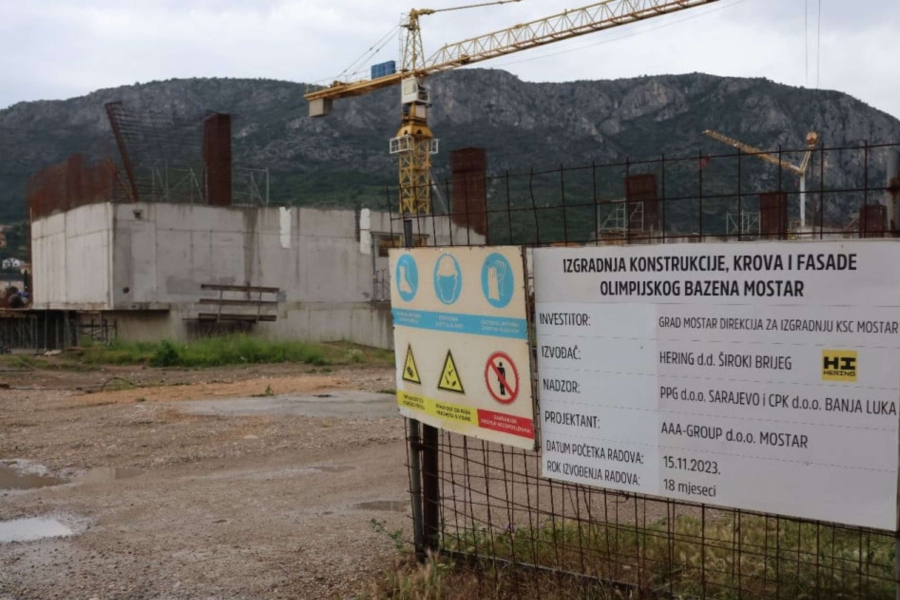 MOSTAR ČEKA NA OLIMPIJSKI BAZEN: Gradi se sporije od očekivanog… (FOTO)