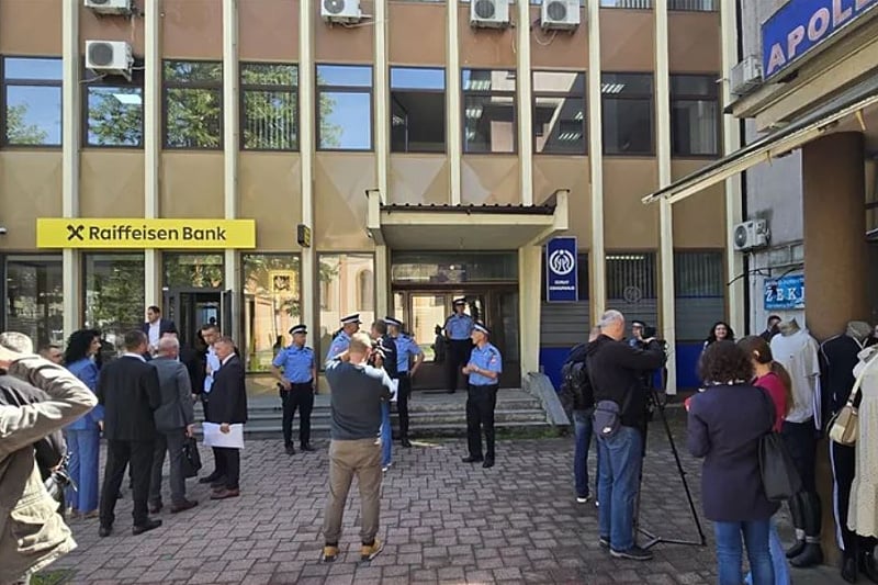 Nova većina u Tesliću: SDA-ovca optužuju za 250.000 KM mita od SDS-a, dojava o postavljenoj bombi u skupštini