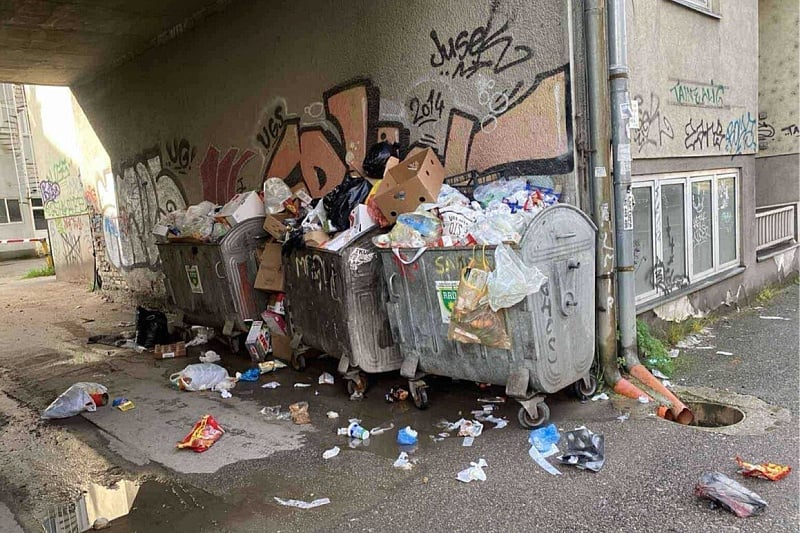 Zatrpani kontejneri širom Sarajeva: Građani šalju fotografije i strahuju od širenja zaraze