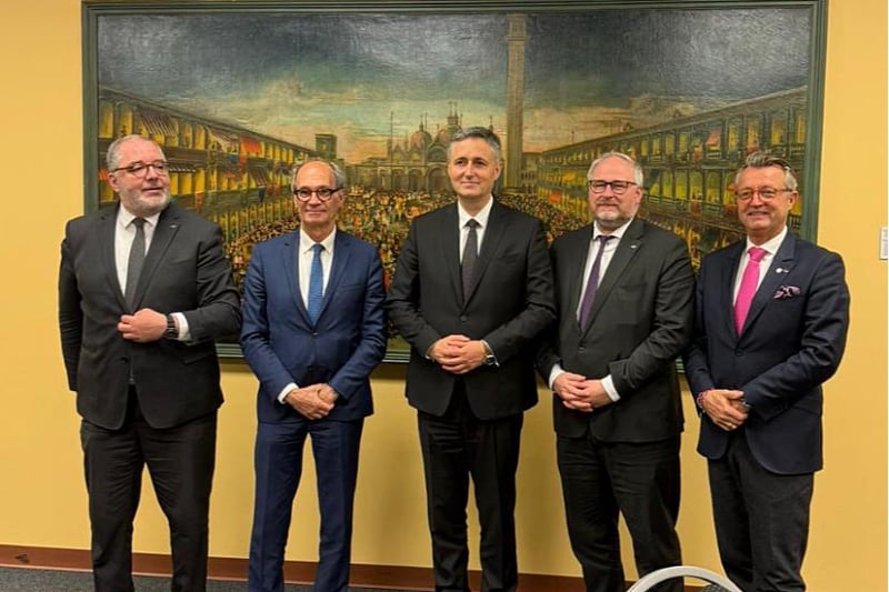 Bećirović s delegacijom francuskog parlamenta razgovarao o napadu iz RS-a na ustavni poredak BiH