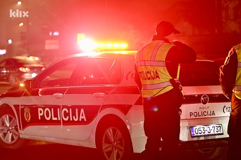 Teška nesreća na autoputu kod Sarajeva: Jedna osoba poginula, tri povrijeđene