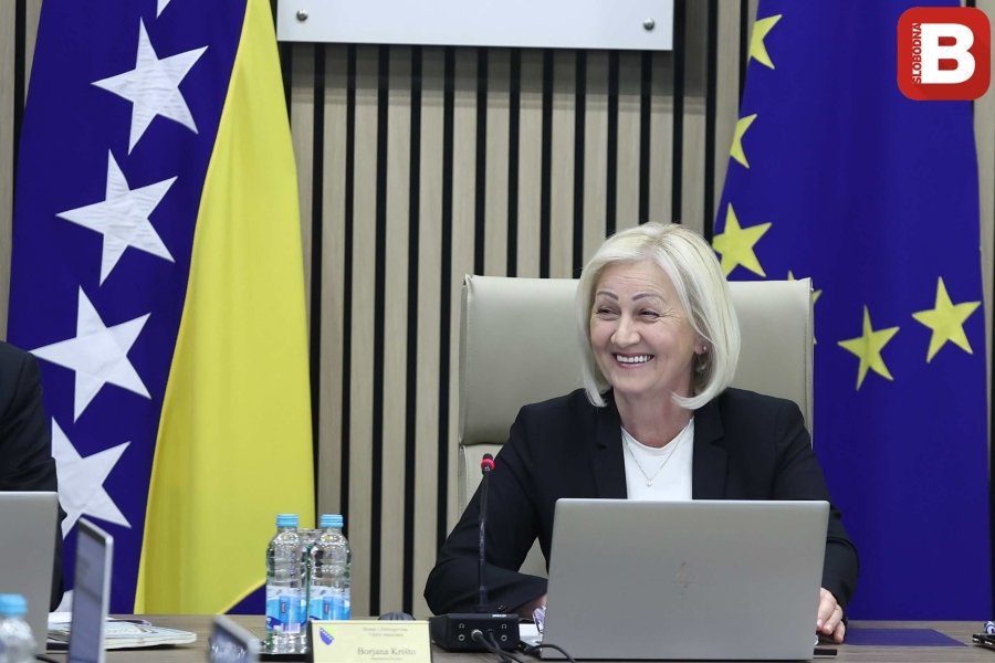 TEŠKE TEME PRED VIJEĆEM MINISTARA: Lica duboko zabrinuta – samo se smiješi Borjana Krišto (FOTO)