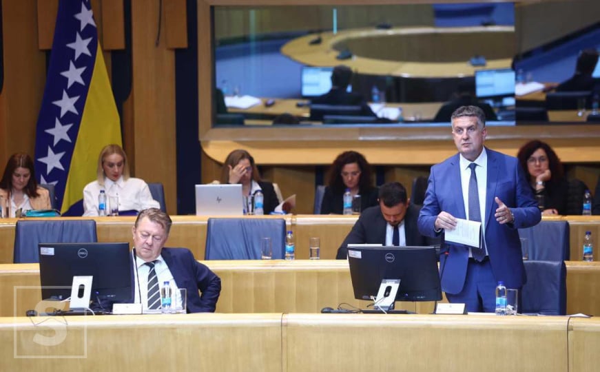 Bez kvoruma: Osam delegata napustilo sjednicu Doma naroda BiH
