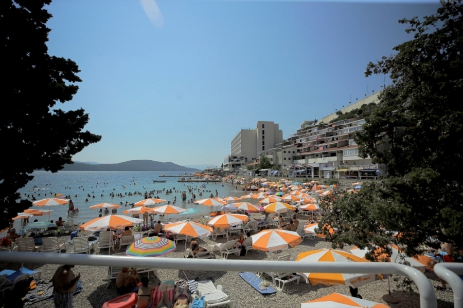 MORE JE ZA MNOGE POSTALO NEDOSTIŽNI LUKSUZ: Evo koliko ove godine košta sedam dana ljetovanja u Neumu
