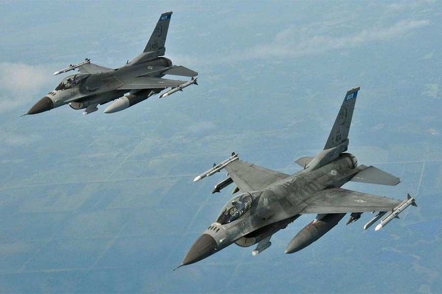 ‘IZRAEL OČEKUJU TEŠKI SATI…’: Iran lansirao na stotine dronova na Izrael, američki i britanski borbeni avioni u zraku…