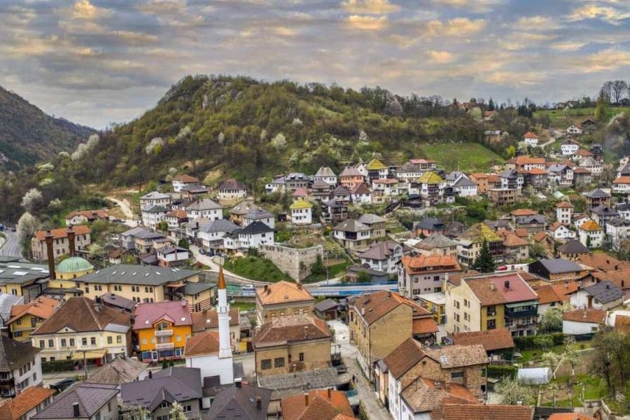 TRAVNIK KAO AKADEMSKA PRIJESTOLNICA: Univerziteti dominiraju u zaradi – evo ko najviše?