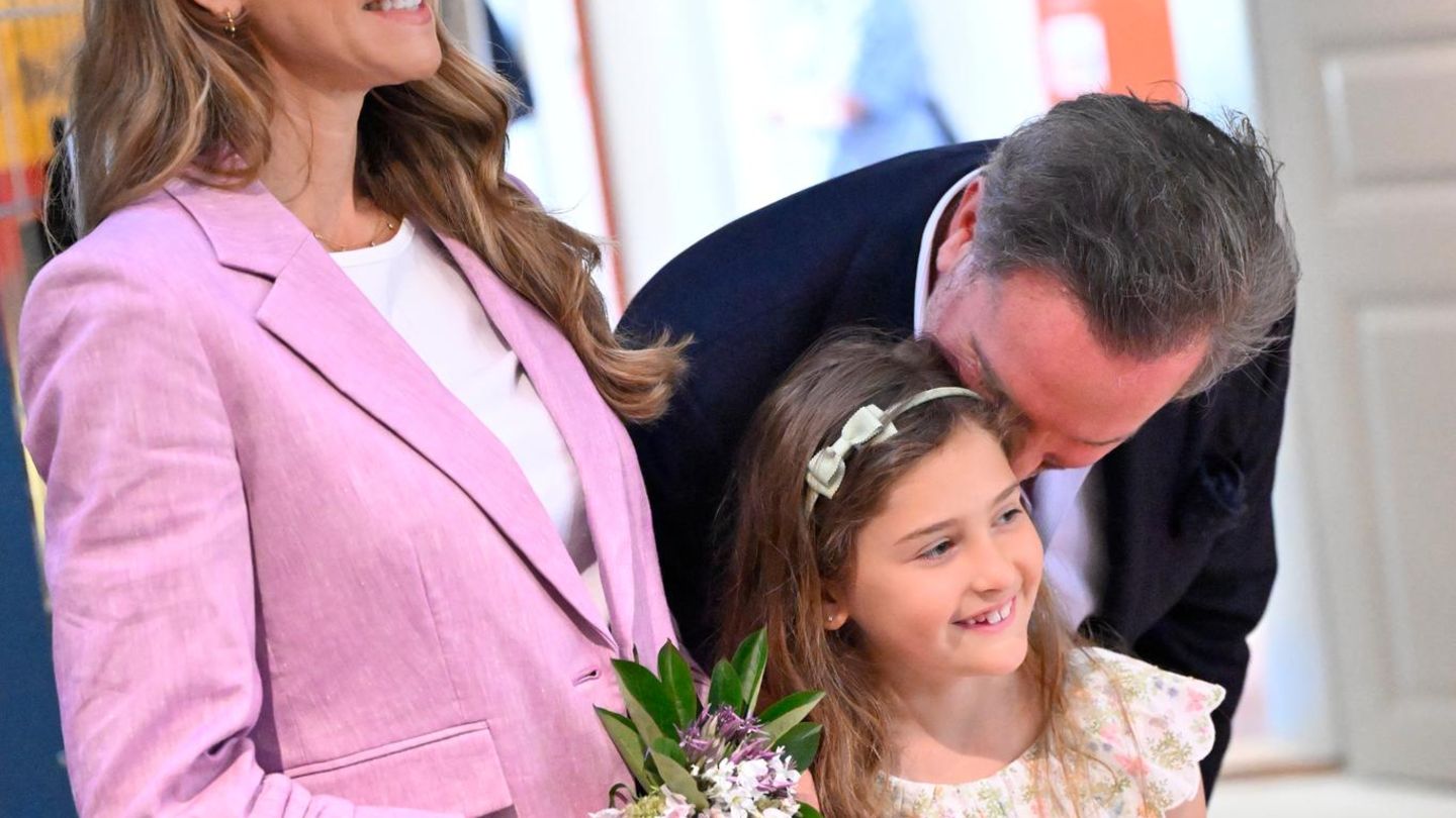 Chris O'Neill: Voljeti geste sa prvim vlastitim izgledom kćeri Adrienne
