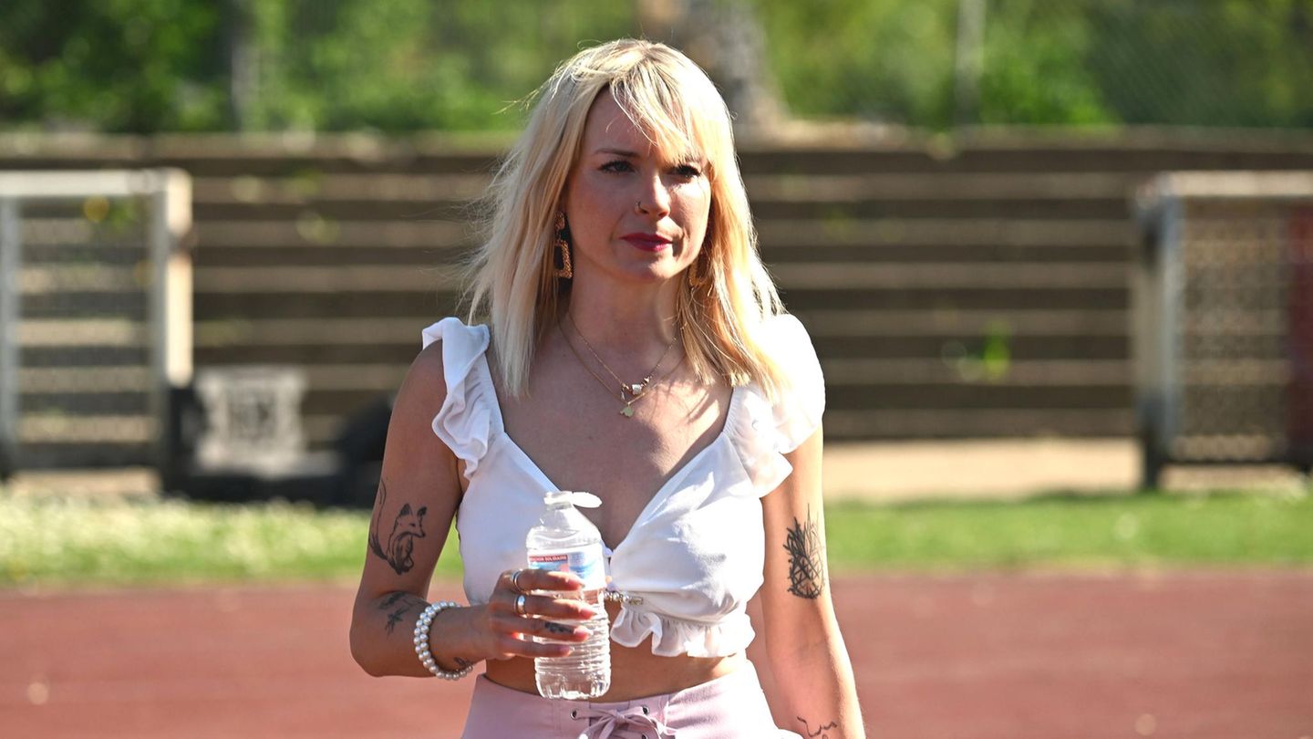 Mia Julia: ona izvještava o silovanju i reakcijama šok