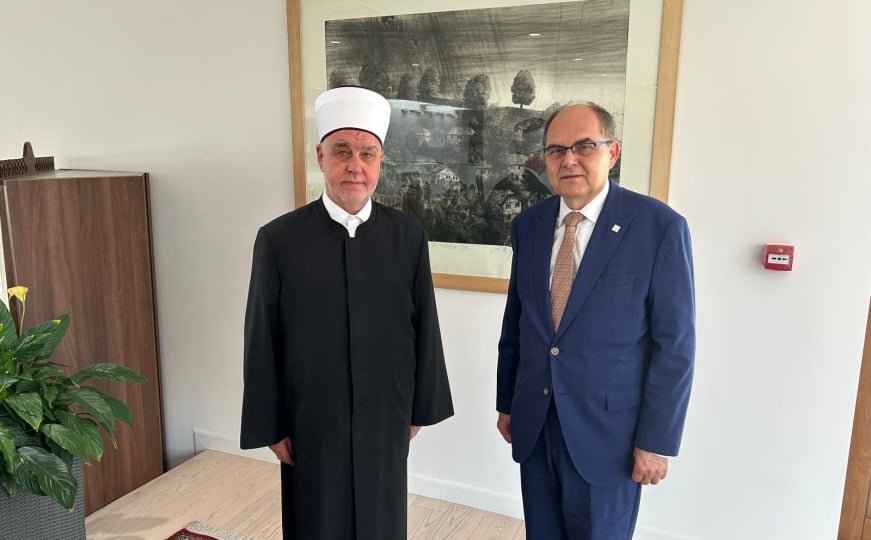 Christian Schmidt poručio: ‘Mladi trebaju lidere koji će ih naučiti kako se suočiti s genocidom’