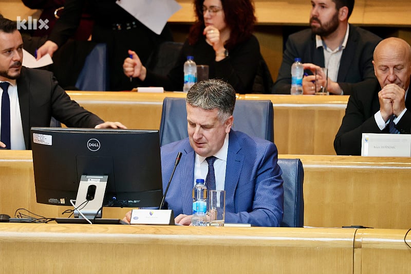 Vuković: Krišto po nalogu HDZ-a i SNSD-a drži Srbe na samo dva ministarska mjesta