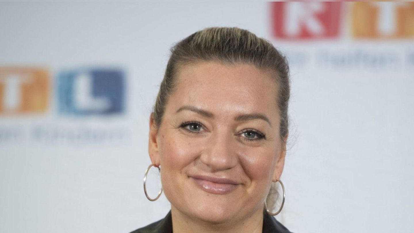 Juliette Schoppmann: pjevač je slomio ruku