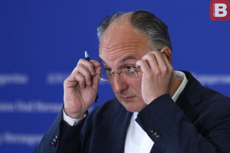 ARNAUT ODGOVORIO ČOVIĆEVOJ MAŠINERIJI: ‘HDZ-ova zastupnica putuje sa pasošem Hrvatske, TO JE ZABRANJENO’