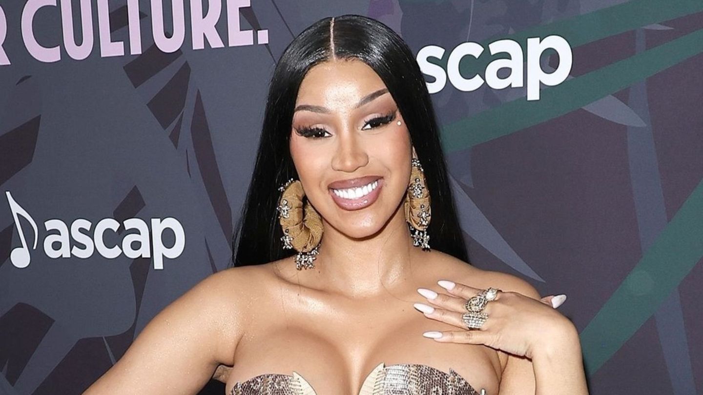 CARDI B: Ona najavljuje novi album za septembar