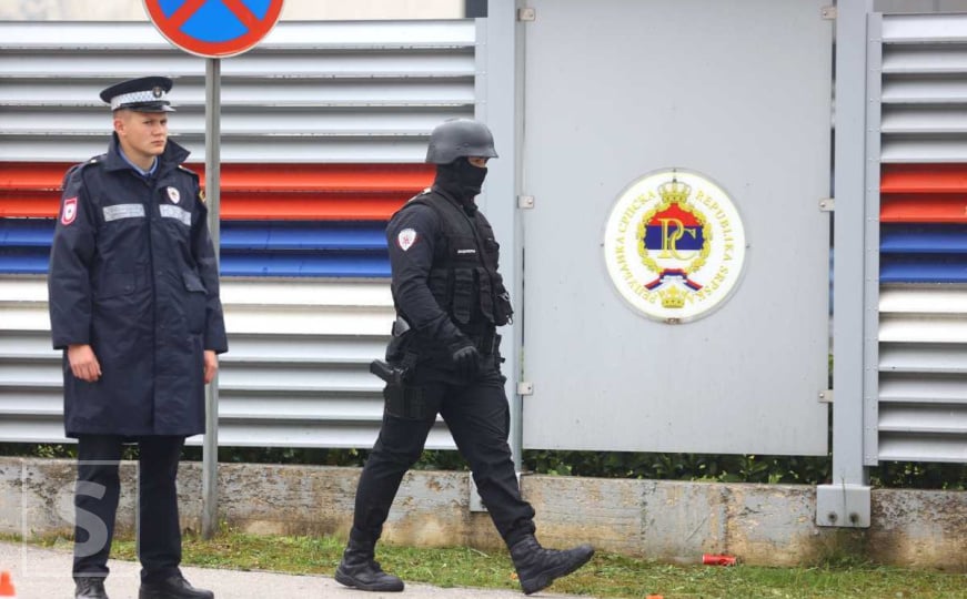 Babalj o formiranju rezervnog sastava policije RS: “Umjesto olovke, daju narodu pušku”