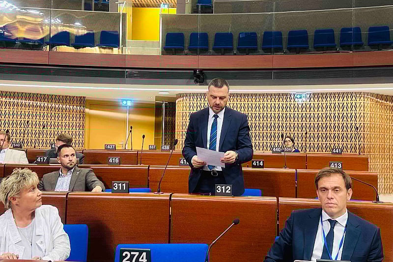 Magazinović u Vijeću Evrope: Srbija štiti Đukića, porodice žrtava zločina na Kapiji zaslužuju pravdu