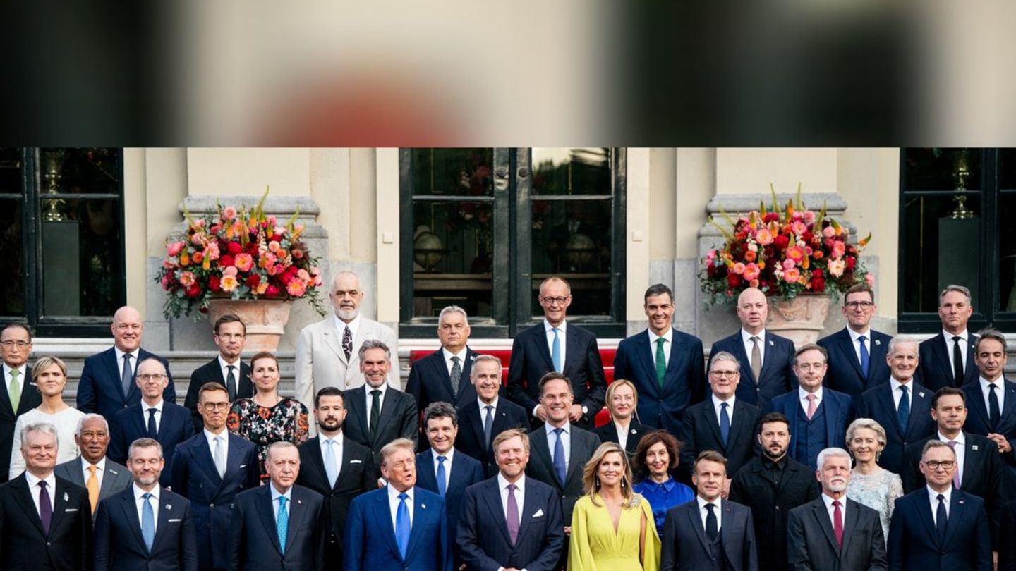 King Willem-Alexander: Grupna fotografija u Hagu