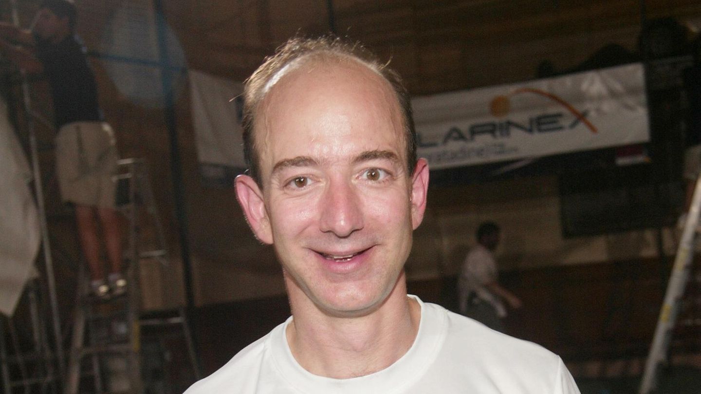 Jeff Bezos: Kako Lauren Sánchez Amazon Boss Jeff Bezos transformirao je iz NERD-a u PARTY PIKE