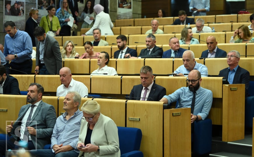 Prekinuta sjednica Parlamenta FBiH: Nije usvojen dnevni red