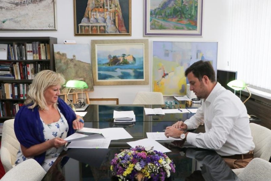 VRIJEME DA SE KRENE: Premijer Uk i ministrica Vlaisavljević potpisali ugovor o rekonstrukciji i modernizaciji dvorane Zetra