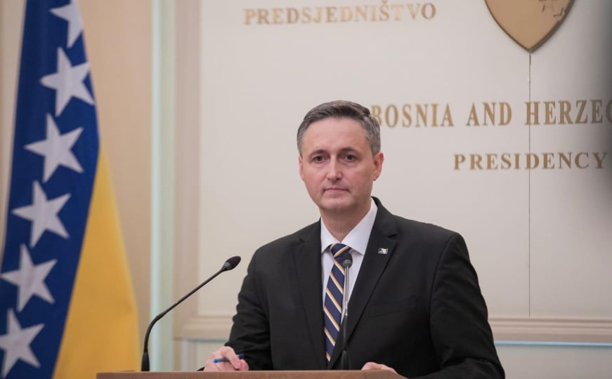 Denis Bećirović žestoko osudio ubistvo u povratničkom selu kod Lukavca