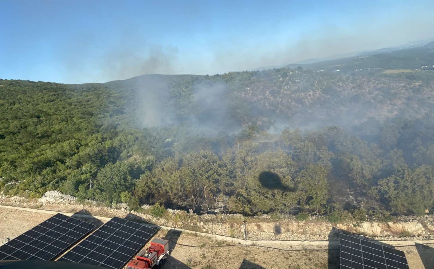 OS BiH nastavljaju borbu sa požarom u Hercegovini: Brzom intervencijom spriječena katastrofa