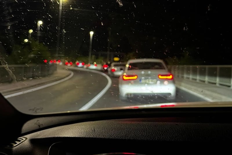 Kilometarske kolone od Jablanice prema Sarajevu, najveći zastoj pravi semafor u Konjicu