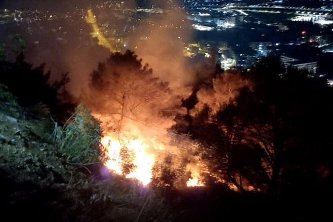 Vatromet izazvao požar iznad Trebinja, brzom intervencijom vatrogasaca spriječena katastrofa