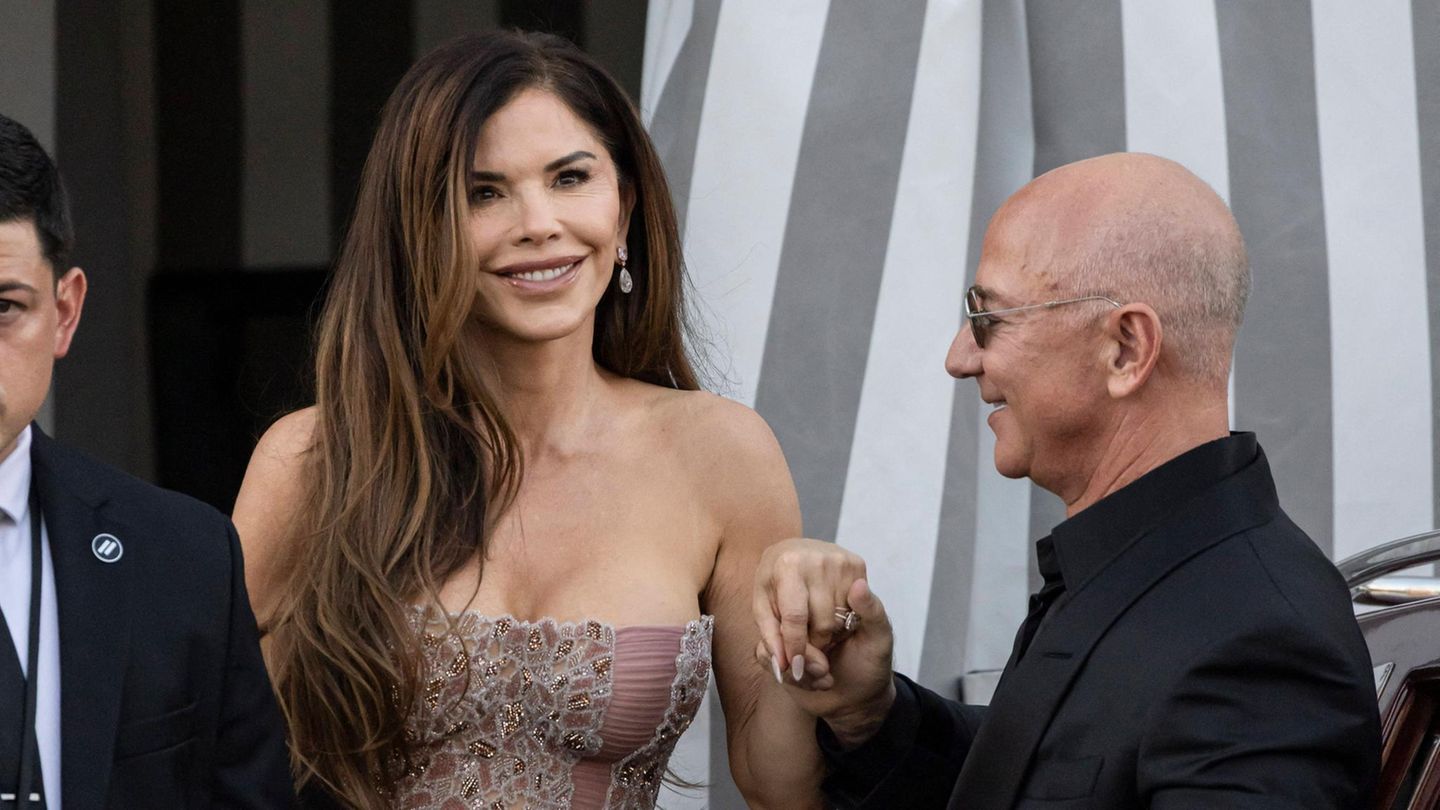 Jeff Bezos + Lauren Sánchez Bezos: Lauren Sánchez Bezos se može veseliti puno ruku prema njoj “Da”