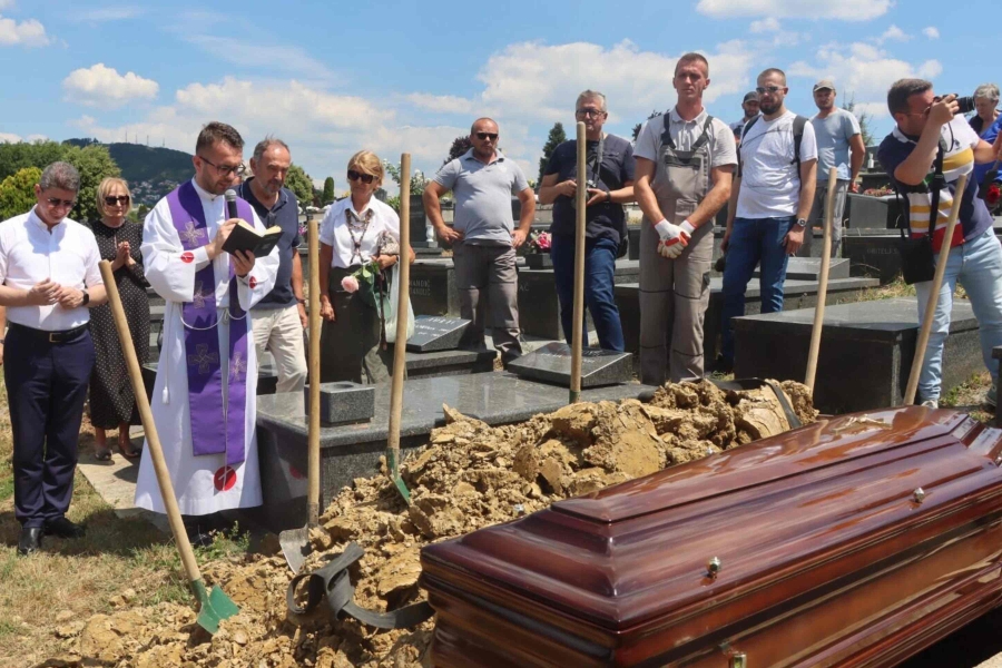 POSLJEDNJE ZBOGOM VELIKOM ČOVJEKU: U Sarajevu sahranjen profesor Željko Šain