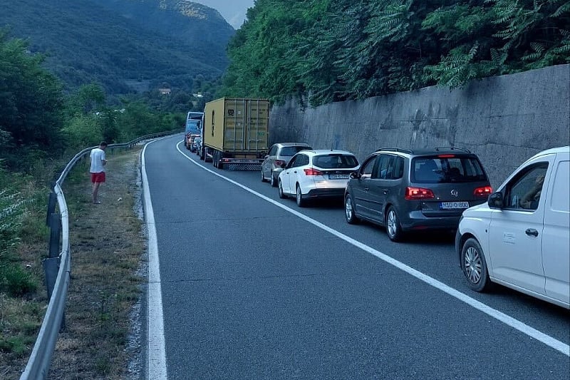 Zbog saobraćajne nezgode formirane kilometarske kolone između Jablanice i Mostara