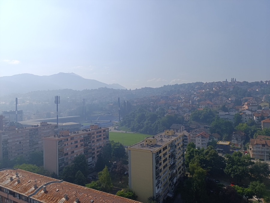GUST DIM DOŠAO DO CENTRA GLAVNOG GRADA: Gori deponija u Istočnom Sarajevu