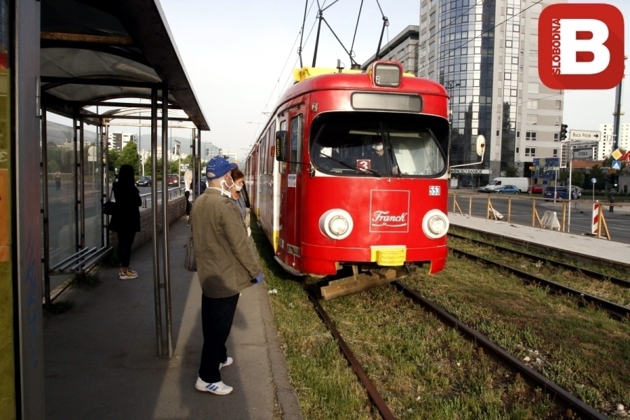 A POSKUPLJALE POJEDINAČNE: Nova godišnja karta za javni prevoz u Sarajevu jeftinija za 216 KM
