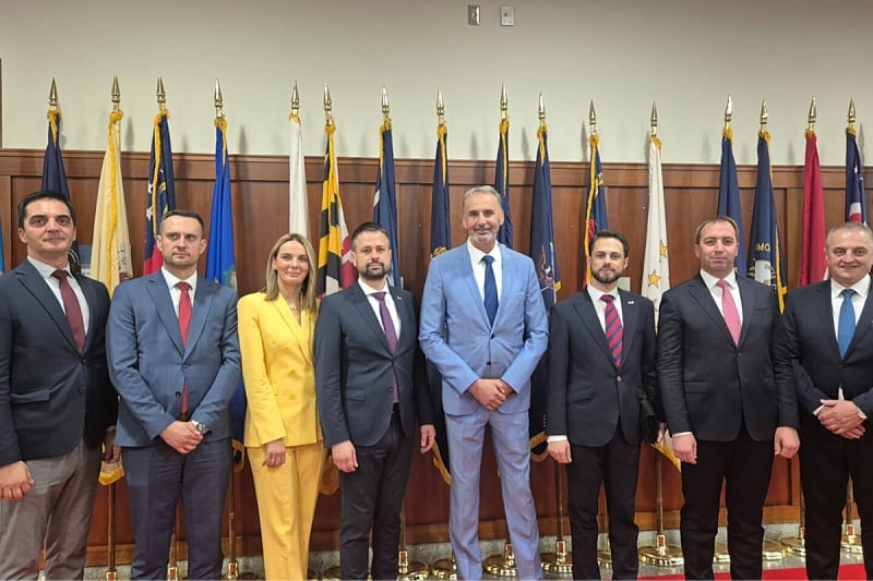 Vlada RS-a je 2023. prekinula saradnju s američkim diplomatama; Nasmijani SNSD-ovci danas u Ambasadi SAD-a