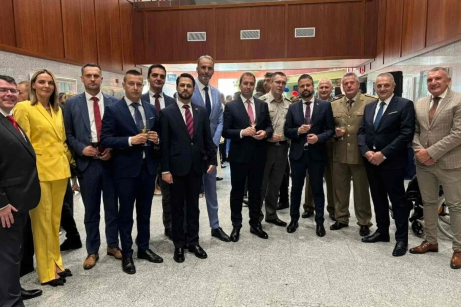 NEBOJŠA VUKANOVIĆ ZATRESAO REPUBLIKU SRPSKU: ‘Šta je delegacija SNSD-a danas radila u Američkoj ambasadi?’ (FOTO)