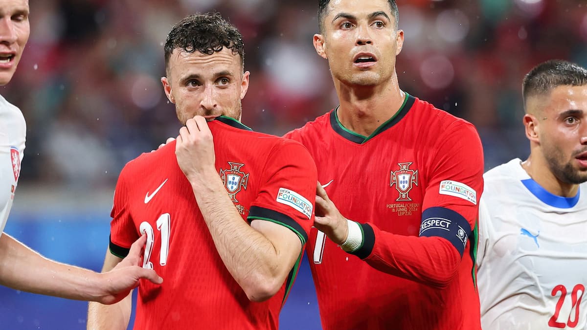 Cristiano Ronaldo Trauert a FussBallstar Diogo Jota