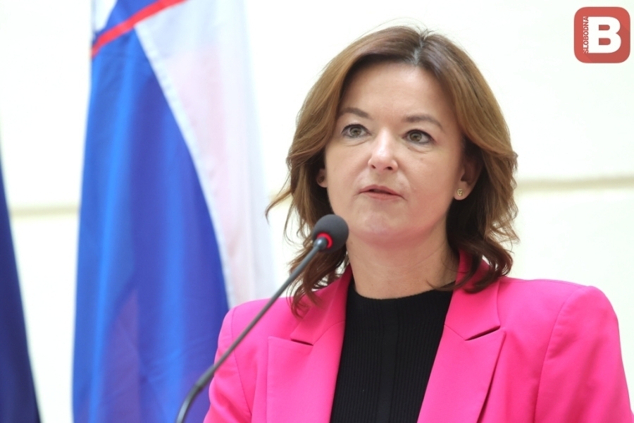 TANJA FAJON NA IZLOŽBI U LJUBLJANI: ‘Sjećanja na genocid u Srebrenici moraju ostati živa’