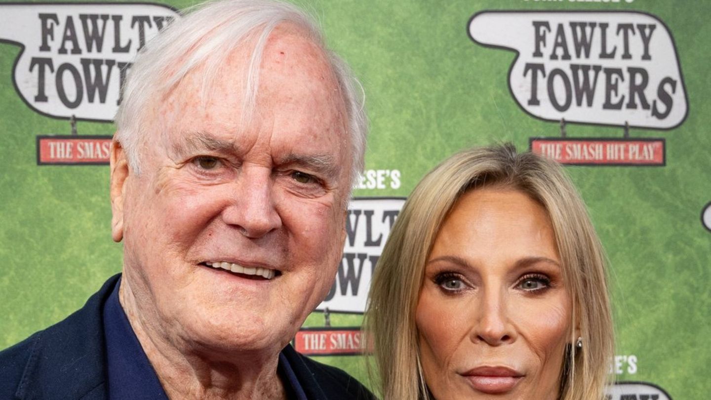 Monty-Python Legend John Cleese: Rijetki izgled crvenog tepiha sa suprugom